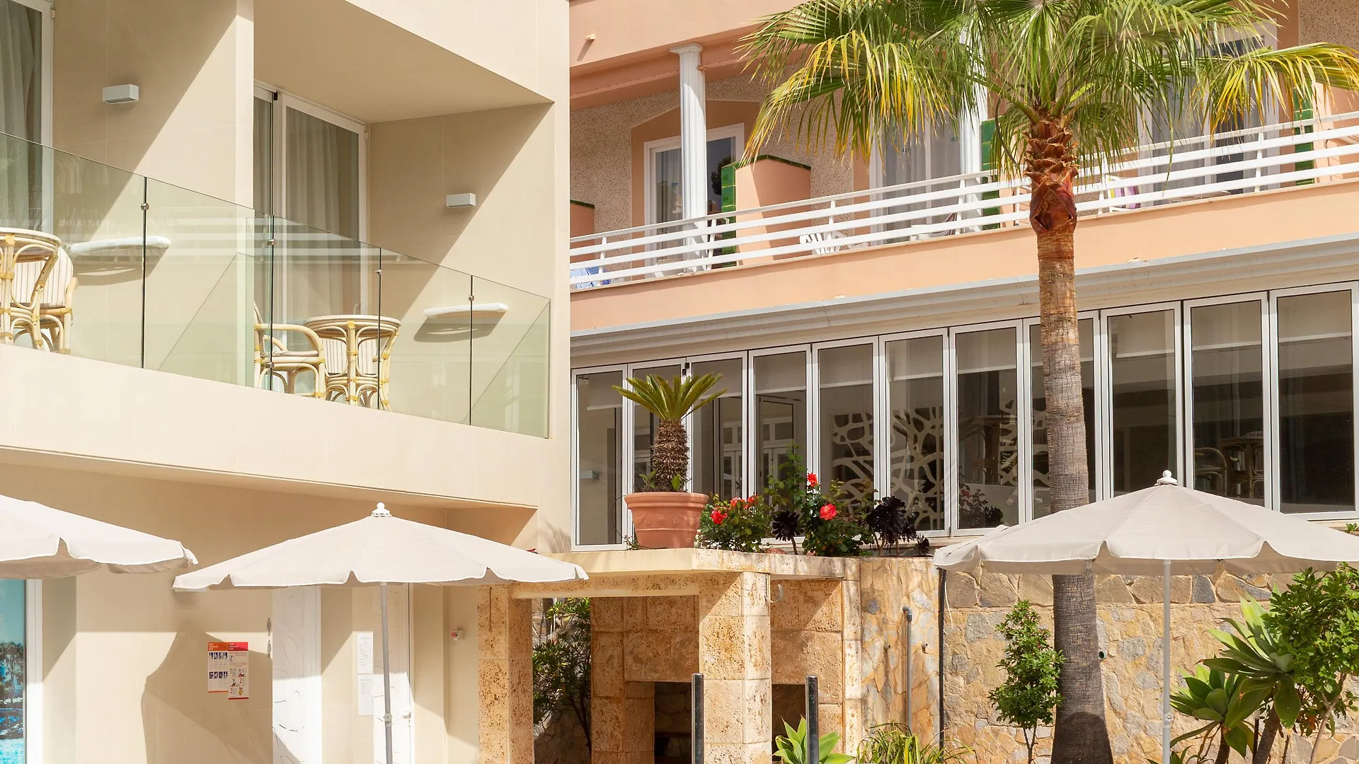 Hotel Venecia Paguera 3*, باغيرا